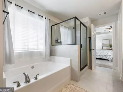 Bath - 558 Calgary Downs Dr, Winder, GA 30680 photo 3 of 6