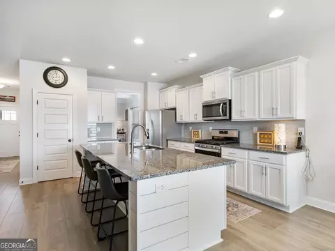 Kitchen - 558 Calgary Downs Dr, Winder, GA 30680 photo 2 of 4