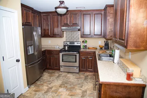 Kitchen - 149 Bridle Path, Griffin, GA 30224 photo 1 of 2