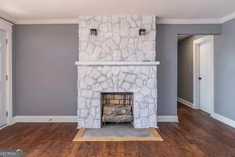 Living - 1203 E Ridge Rd, Gainesville, GA 30501 photo 2 of 7