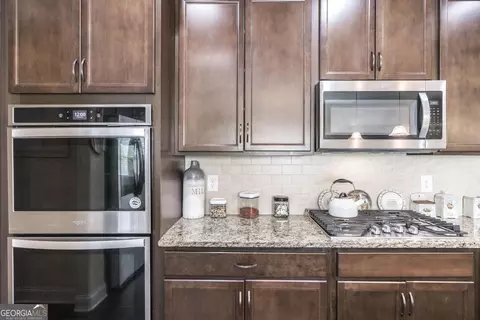 Kitchen - 100 Cedar Leaf Trl, Bonaire, GA 31005 photo 3 of 4