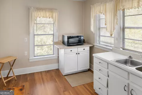 Kitchen - 17332 Old River Rd N, Garfield, GA 30425 photo 2 of 2