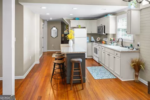Kitchen - 17332 Old River Rd N, Garfield, GA 30425 photo 1 of 2