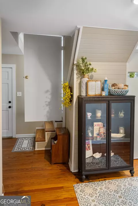 Entry Way - 17332 Old River Rd N, Garfield, GA 30425 photo 2 of 6