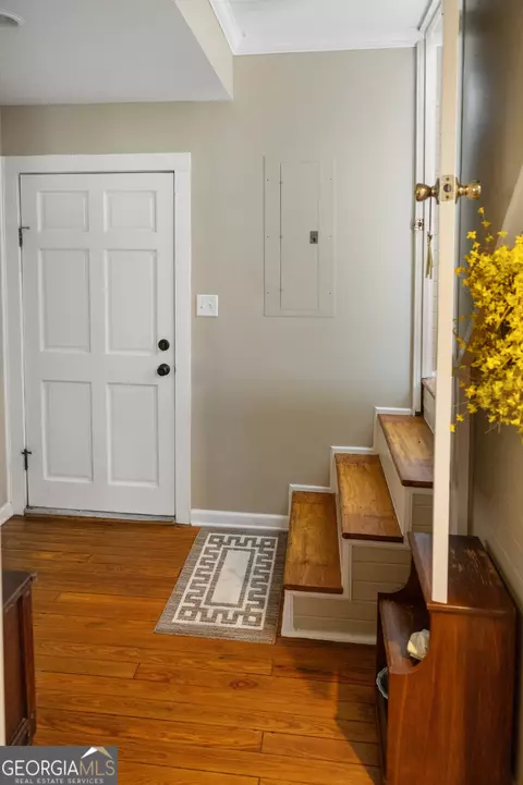 Entry Way - 17332 Old River Rd N, Garfield, GA 30425 photo 3 of 6