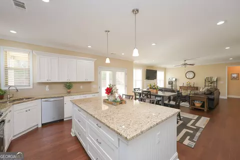 Kitchen - 414 Lakeview Way, Lagrange, GA 30241 photo 3 of 6