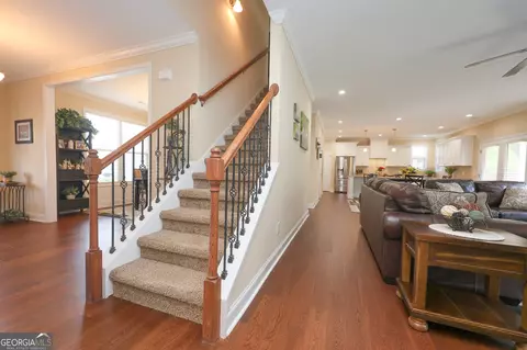 Entry Way - 414 Lakeview Way, Lagrange, GA 30241 photo 7 of 11