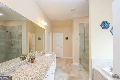 Bath - 414 Lakeview Way, Lagrange, GA 30241 photo 2 of 7