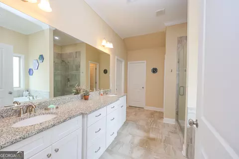Bath - 414 Lakeview Way, Lagrange, GA 30241 photo 3 of 7