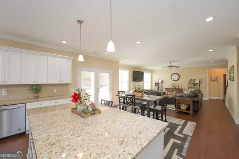 Kitchen - 414 Lakeview Way, Lagrange, GA 30241 photo 5 of 6