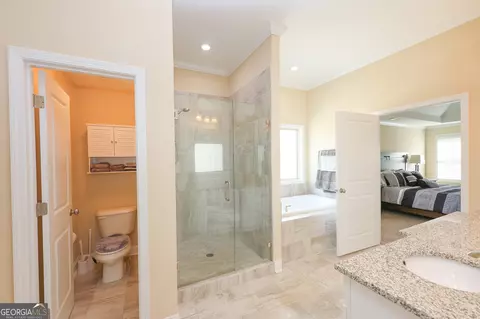 Bath - 414 Lakeview Way, Lagrange, GA 30241 photo 4 of 7