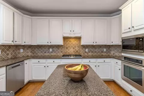 Kitchen - 645 Summerwind Way, Suwanee, GA 30024 photo 4 of 5