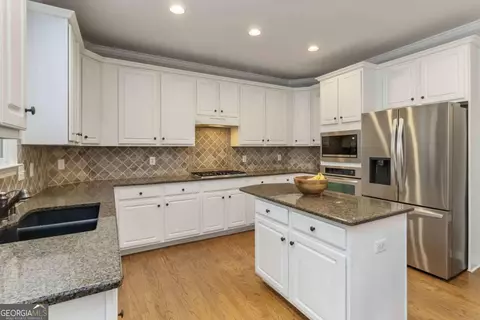 Kitchen - 645 Summerwind Way, Suwanee, GA 30024 photo 2 of 5