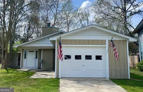 9 Crestwood Cir, Valdosta, GA 31602