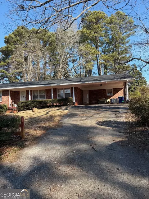 4260 Bingham Ct, Stone Mountain, GA 30083