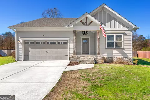 529 N Point Cir, Hartwell, GA 30643