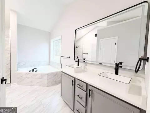 Bath - 353 Madison Ave, Hampton, GA 30228 photo 4 of 7