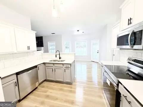 Kitchen - 353 Madison Ave, Hampton, GA 30228 photo 2 of 2