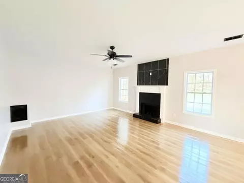 Living - 353 Madison Ave, Hampton, GA 30228 photo 1 of 3