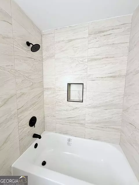 Bath - 353 Madison Ave, Hampton, GA 30228 photo 6 of 7
