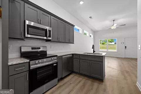 Kitchen - 799 Hunnicutt Ave, Lagrange, GA 30240 photo 1 of 2