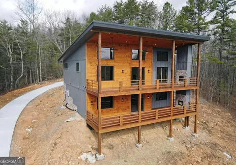 391 Crabapple Ln, Mineral Bluff, GA 30559