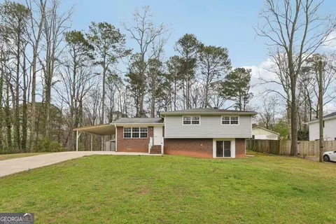 5640 Forest Dr, Acworth, GA 30102