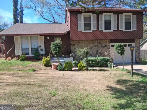 718 Hairston Trl, Stone Mountain, GA 30083