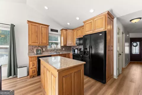 Kitchen - 204 Sugar Maple Dr, Cornelia, GA 30531 photo 3 of 4