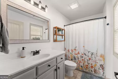 Bath - 204 Sugar Maple Dr, Cornelia, GA 30531 photo 2 of 2