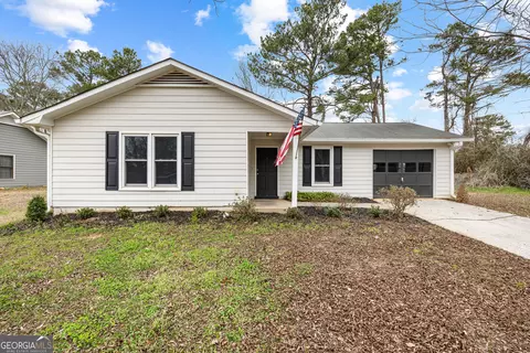 240 N Hampton Dr, Fayetteville, GA 30215