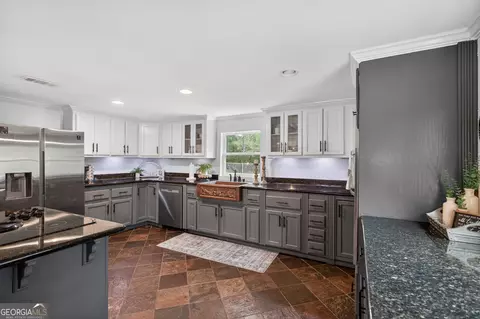 Kitchen - 198 Timms Loop, Calhoun, GA 30701 photo 1 of 4