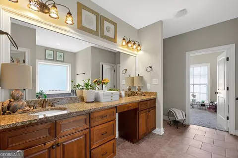 Bath - 348 Willow Pointe Dr, Lagrange, GA 30240 photo 6 of 6