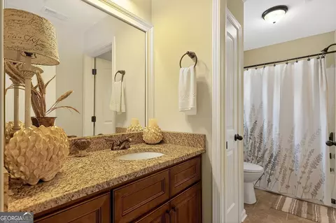 Bath - 348 Willow Pointe Dr, Lagrange, GA 30240 photo 3 of 6