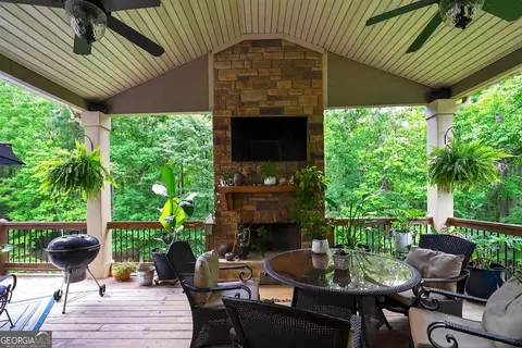 Exterior - 348 Willow Pointe Dr, Lagrange, GA 30240 photo 2 of 3