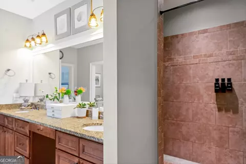 Bath - 348 Willow Pointe Dr, Lagrange, GA 30240 photo 5 of 6