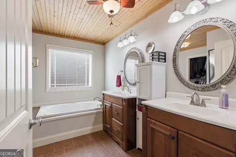 Bath - 498 Deer Track Rd, Cornelia, GA 30531 photo 1 of 6