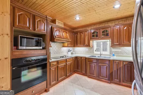 Kitchen - 498 Deer Track Rd, Cornelia, GA 30531 photo 1 of 2