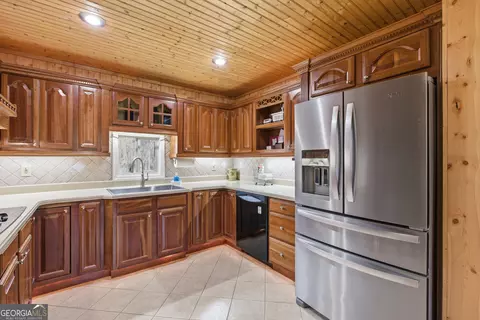 Kitchen - 498 Deer Track Rd, Cornelia, GA 30531 photo 2 of 2