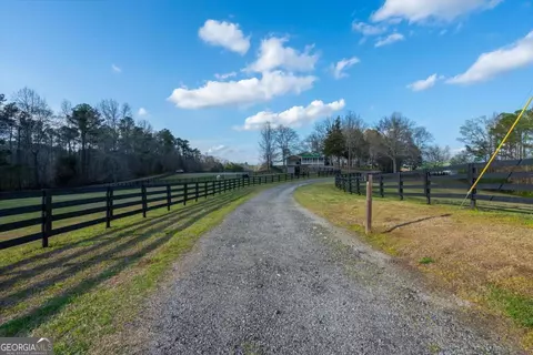 35 Saddleback Farms Dr, Newnan, GA 30263