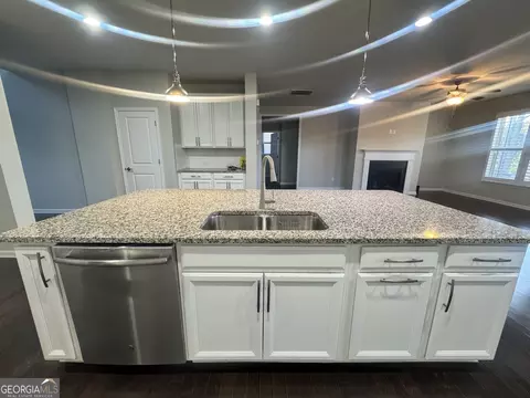 Kitchen - 4541 Claiborne Ct, Duluth, GA 30096 photo 2 of 4