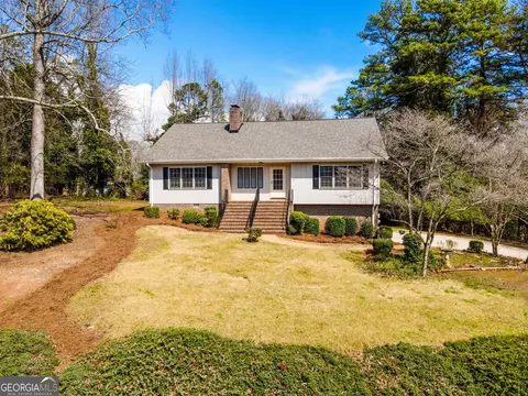 1297 Lakeshore Cir, Gainesville, GA 30501