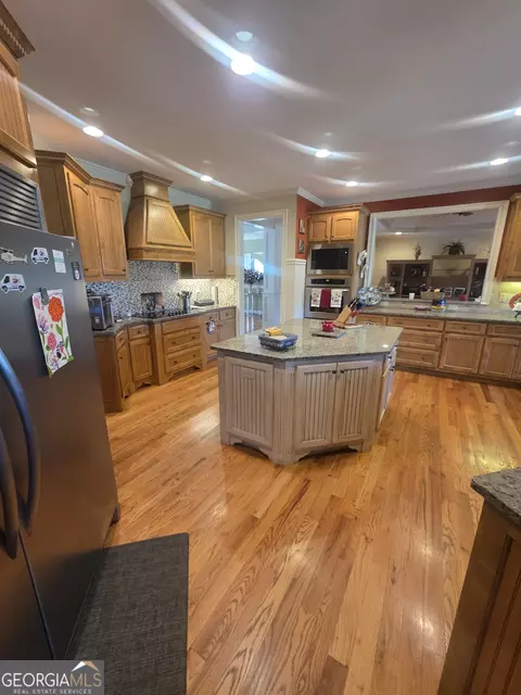 Kitchen - 1202 Red Oak Dr, Monroe, GA 30655 photo 6 of 19