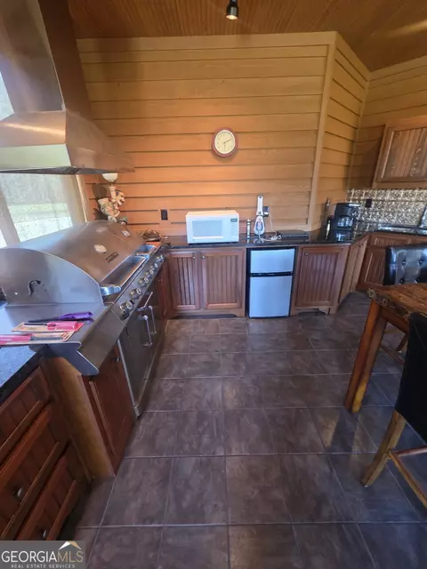 Kitchen - 1202 Red Oak Dr, Monroe, GA 30655 photo 18 of 19