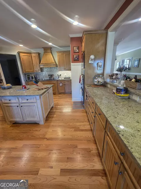 Kitchen - 1202 Red Oak Dr, Monroe, GA 30655 photo 5 of 19