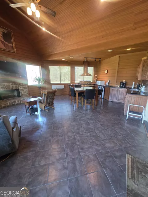 Kitchen - 1202 Red Oak Dr, Monroe, GA 30655 photo 16 of 19