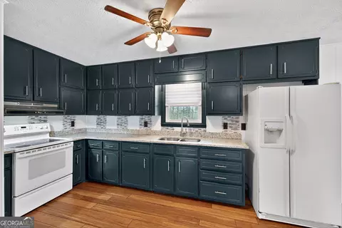 Kitchen - 111 Indian Bend Dr, Lagrange, GA 30240 photo 3 of 3