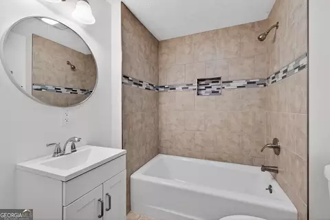 Bath - 111 Indian Bend Dr, Lagrange, GA 30240 photo 2 of 2