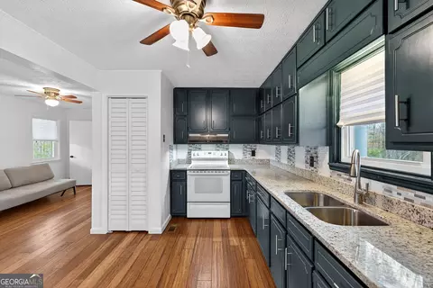 Kitchen - 111 Indian Bend Dr, Lagrange, GA 30240 photo 2 of 3