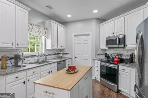 Kitchen - 241 Legends Trce, Mcdonough, GA 30253 photo 3 of 3